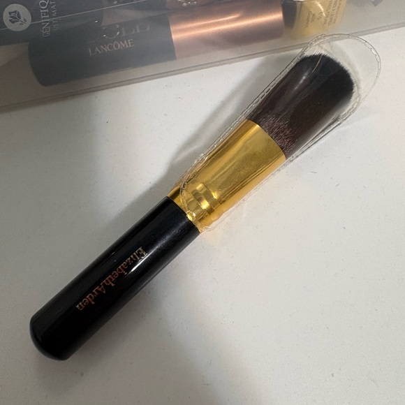 Elizabeth Arden Other - Elizabeth Arden Gold and Black Makeup Brush